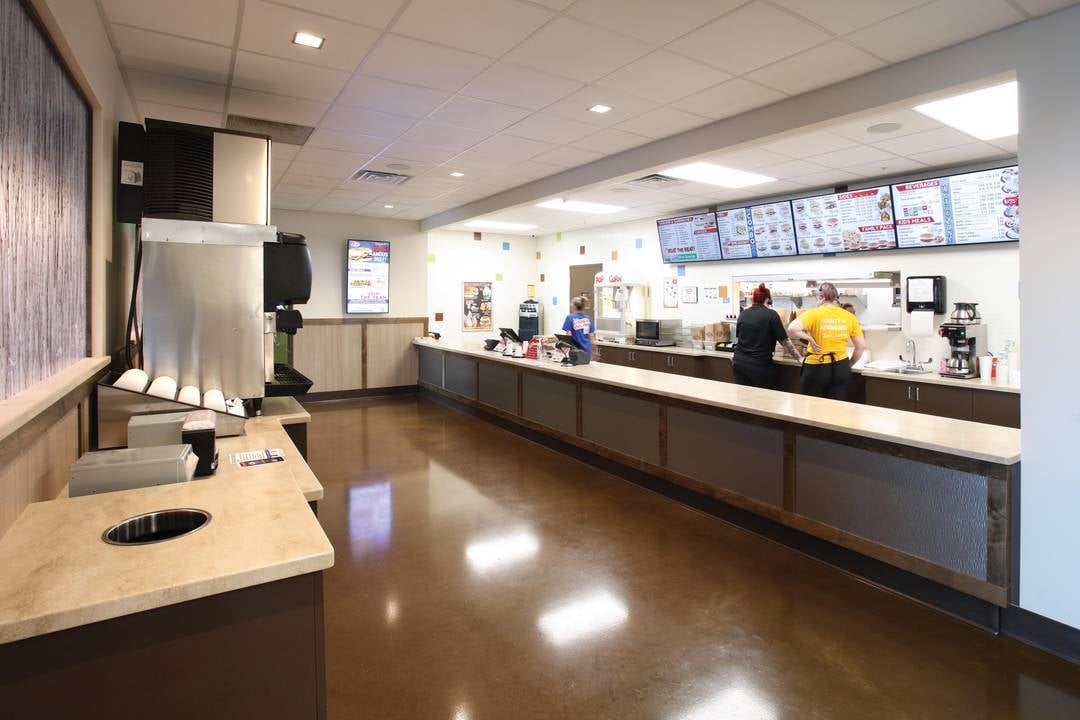 Tom's Drive-In and Holidays Pub & Grill