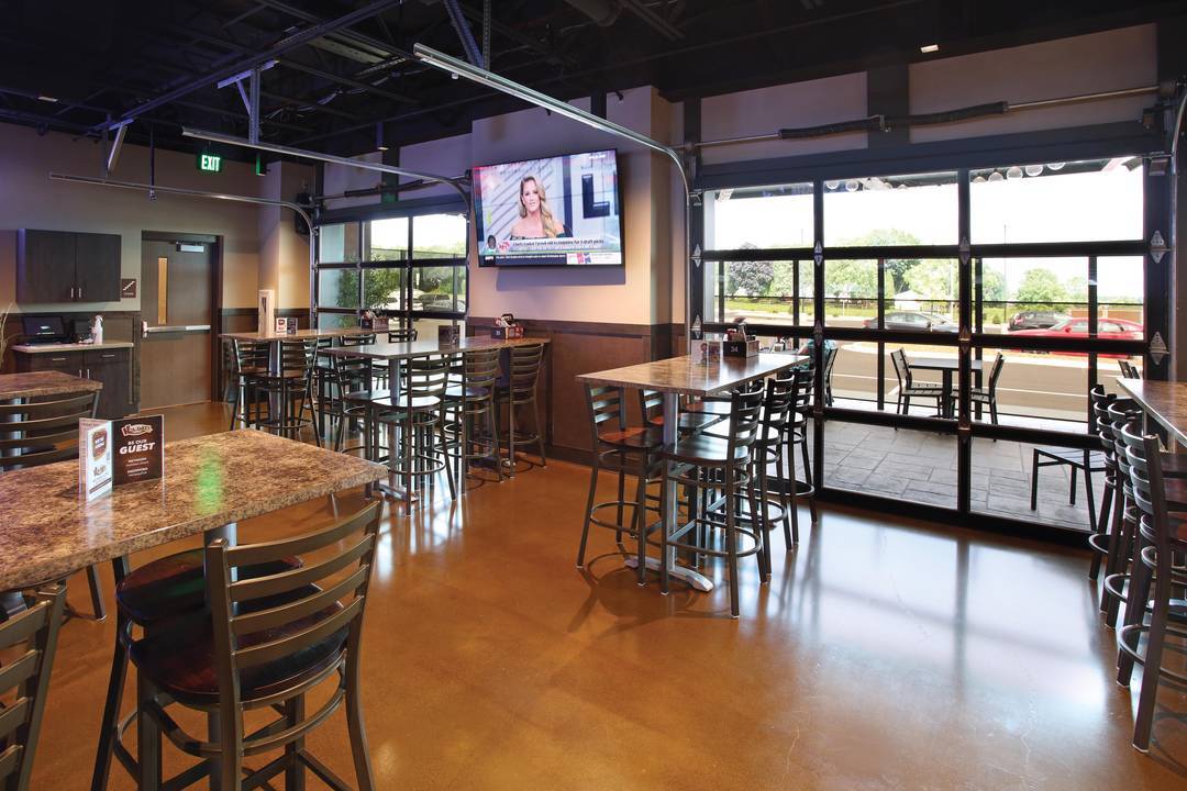 Tom's Drive-In and Holidays Pub & Grill